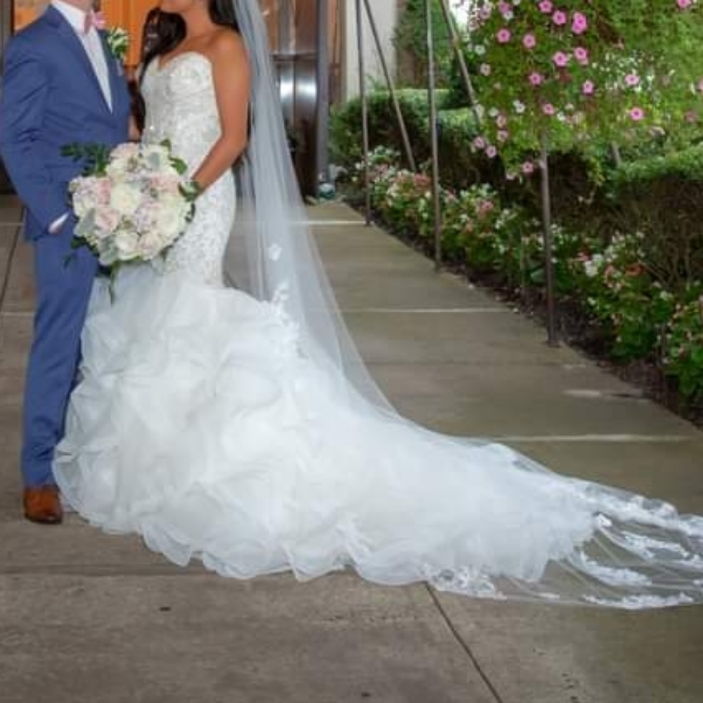 Allure Bridal WEDDING DRESS W/ VEIL